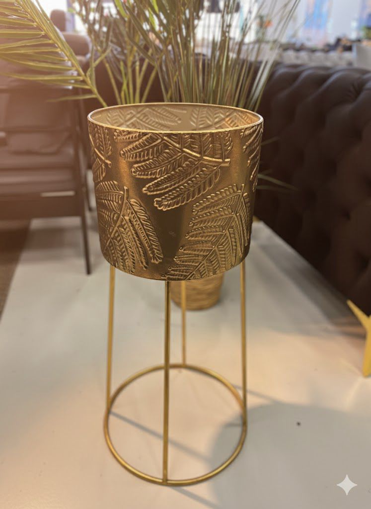 Elegant Gold Leaf-Pattern Metal Plant Pot with Stand